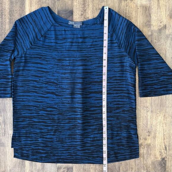 Vince Women’s 100% Silk Horizontal Animal Print Blouse Blue Black Size XSmall - Picture 6 of 9